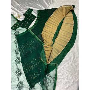 ชุดเลเฮนกา โจลี แต่งลายผีเสื้อสุดเก๋ พร้อมผ้าคลุมไหล่ สีเขียว - Product Image 4