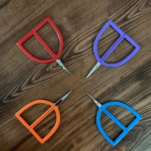 Tijeras de bordado rectas y coloridas de 4.5 pulgadas - Product Image 6