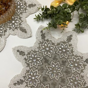 Elegante Posavasos Hecho a Mano con Cuentas y Bordado Intrincado para Café, Té y Decoración de Mesa a un Precio Accesible - Product Image 4
