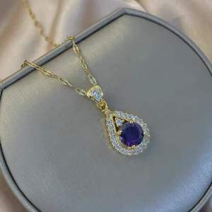 Collier pendentif goutte d'eau AMBER JEWELS plaqué or 18 carats avec zircon cubique et perle d'eau douce taille ovale certifiée IGI, unisexe, classique - Product Image 4