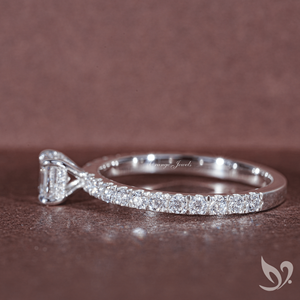 Anillo con Diamante Cultivado en Laboratorio de Corte Asscher de 0.50ct con Certificación IGI |   Anillo de Oro Sólido de 10K con Halo Oculto - Product Image 2