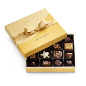 กล่องช็อกโกแลตแข็งพรีเมียมสีทอง ผลิตจากวัสดุรีไซเคิล เคลือบยูวี ลามิเนตด้าน และปั๊มนูน - Product Image 1