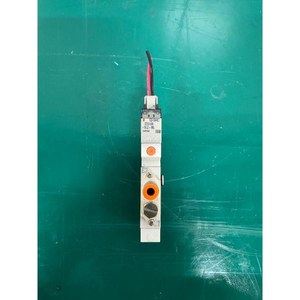 Vanne solénoïde 5 ports SMC SY3160-5LZ-M5, utilisée comme pièce détachée pour équipement semi-conducteur d'occasion - Product Image 3