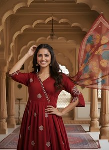 Conjunto de Kurta Angrakha de seda romana con bordado granate, pantalón y dupatta para mujer, completamente cosido, disponible al por mayor. - Product Image 4
