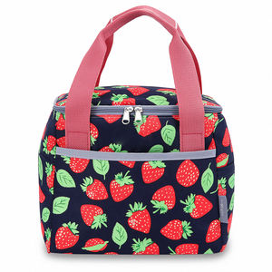 กระเป๋าเก็บความเย็นแฟชั่นลายสตรอว์เบอร์รี่ ดีไซน์เก๋ ผลิตจากโพลีเอสเตอร์ทนทาน - Product Image 5