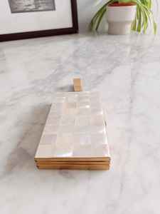 Pochette artisanale en nacre avec poignée en laiton, sac de mariage de luxe en nacre, coquillage naturel - Product Image 5