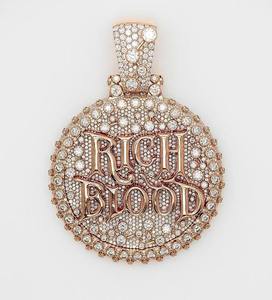 Colgante de Lujo en Forma de Botella de Sangre en Oro Rosa, Totalmente Adornado con Moissanita VVS, Joyería Hip Hop, Pieza Destacada - Product Image 3