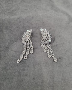 Pendientes colgantes con borlas de varias hebras y dijes de flor con diamantes americanos para mujer, accesorios de moda elegantes y a la última para mujer - Product Image 3