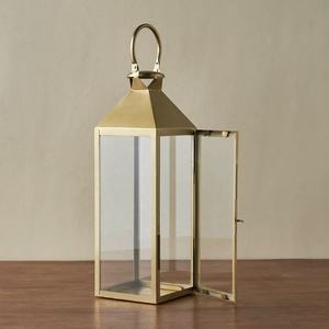 Vente en gros de lanternes porte-bougies classiques en métal doré et verre transparent, faites à la main, pour la décoration de la maison et du jardin - Product Image 3