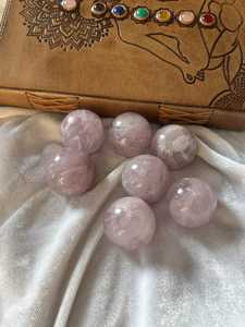 Sphères de guérison en forme de tour de cristal d'améthyste naturelle Boules de pierre d'énergie Reiki traditionnelles faites à la main respectueuses de l'environnement Méditation Feng - Product Image 4