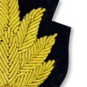 Patch de blazer couronne en perles de silicone dorées, fait main sur mesure, badges en fil métallique, couronne en velours noir, écusson - Product Image 5