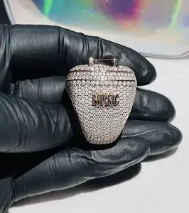 Anillo de Compromiso con Letra Personalizada de 5 Quilates con Moissanita para Mujer en Plata de Ley por Tishya Diamond - Product Image 4