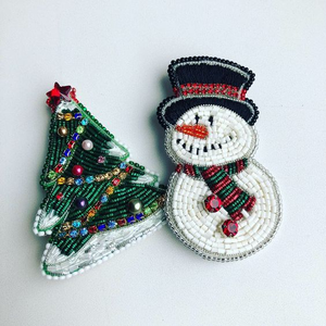 Bijoux de Noël faits à la main en perles de rocaille légères, motif sapin de Noël, rouge et vert, pour les fêtes, en coton perlé, par MULTI CRAFT - Product Image 4