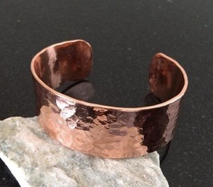 Bracelet de poignet en cuivre massif naturel, fait à la main, réglable, élégant, bijoux pour hommes et femmes - Product Image 4