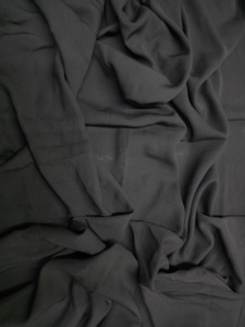 Tissu en mousseline tricoté warp écologique de qualité supérieure, doux, en rouleaux, pour hijab, abaya et vêtements musulmans, vente en gros - Product Image 2