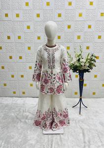 ชุดสาหรี่กะมีซแบบดั้งเดิมของอินเดียสำหรับเด็กผู้หญิง ยี่ห้อ NiMa Creations ผ้าไหมปักลายดอกไม้ แห้งเร็ว ทรงปกติ ความยาวระดับเข่า เหมาะสำหรับงานแต่งงาน - Product Image 2