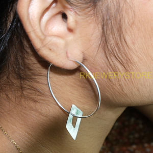 Pendientes de Aro Triangulares Geométricos de Plata de Ley 925, Pendientes de Aro de Plata Hechos a Mano, Amuleto Triangular, Joyería de Estilo Bohemio, Regalo para Mujer - Product Image 5