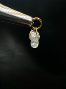 Pendientes de Oro de 14K de Primera Calidad con Diamante CVD en Forma de Pera y Elegante Diseño de Pluma - Product Image 6