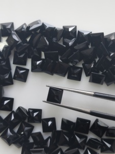 Onyx noir naturel 6 mm, taille princesse carrée, pierres précieuses de qualité supérieure pour la fabrication de bijoux - Product Image 4