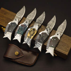 Nouveau Couteau de Pêche Artisanal Personnalisé, Couteau de Poche en Acier Damas avec Manche en Résine Nid d'Abeille, Couteau Pliant Gravé, Cadeau Personnalisé - Product Image 1