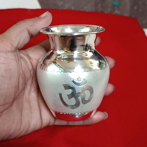 Pot à eau décoratif en argent pur pour le Pooja des temples religieux, la vénération hindoue traditionnelle, et la décoration de mandir domestique. - Product Image 2