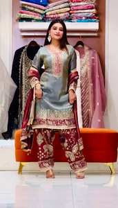 Conjunto de Diseño de Alta Costura con Bordado de Seda Pesada y Lentejuelas, Top Elegante, Pantalón Plazzo y Dupatta - Product Image 5