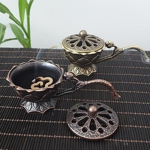 Brûleur d'encens Bakhoor (Mabkhara) de style calligraphique, fermé et aromatique, avec plateau en résine à l'intérieur, haut et noir - Product Image 5