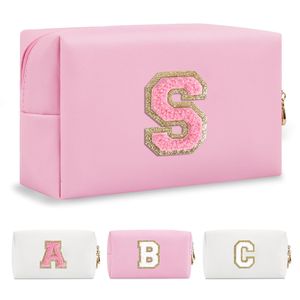 Borsetta per il Trucco Preppy con Iniziale A-Z, Piccola, in Pelle PU Rosa, Astuccio Cosmetico con Lettera in Ciniglia e Cerniera per Ragazze Adolescenti - Product Image 1