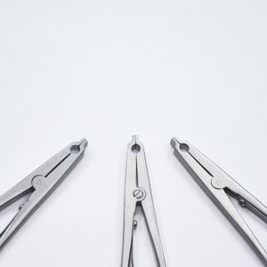 Pinza para toallas quirúrgicas de acero inoxidable tipo Backhaus, pinza para paños médicos, instrumento reutilizable de QASIDEN INSTRUMENTS - Product Image 2