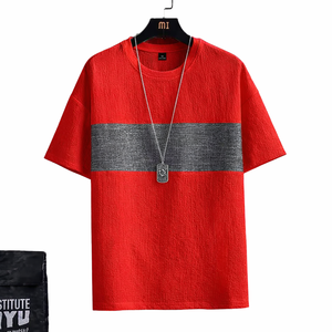 T-shirt rouge personnalisé pour homme en tissu texturé avec bande grise sur la poitrine, manches courtes, style décontracté streetwear, coupe oversize, tendance été - Product Image 1