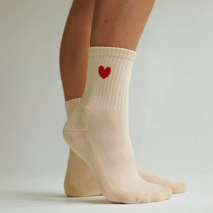 Chaussettes de sport antidérapantes en coton extensible respirant et confortable pour yoga, pilates et fitness, idéales pour l'entraînement en intérieur - Product Image 3