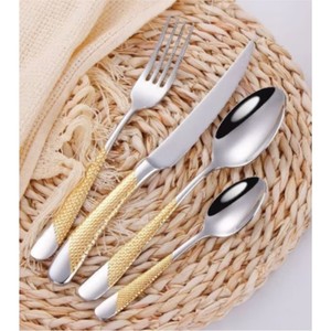 Juego de Cubiertos de Lujo en Oro, Juego de Cubiertos de Acero Inoxidable 18/10, Juego de Vajilla con Mango Texturizado, Servicio de Cubiertos Plateados para Hotel y Bodas - Product Image 1