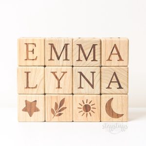 Dés alphabet avec différentes formes, dés éducatifs, lot de 26 pièces, nouveaux, en bois, écologiques, fabriqués en Inde - Product Image 1