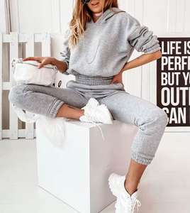 Conjuntos Deportivos Personalizados con Logotipo Bordado, Conjuntos Deportivos Cortos de Alta Calidad, Pantalones Deportivos y Sudadera con Capucha para Mujer - Product Image 5