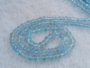 Cuentas Redondas Lisas de Aguamarina Natural Azul Cielo, Piedra Preciosa Genuina de Rajasthan, Tamaño 4x6mm, para Fabricación de Joyas, Pulseras y Collares - Product Image 1