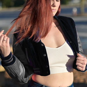 Veste courte universitaire pour femme, style Letterman noir et argenté, avec manches en similicuir, vêtement d'extérieur décontracté, mode féminine - Product Image 2