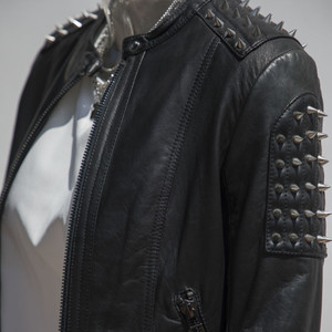 Chaqueta de Cuero Negra a la Moda para Hombre |   Fabricante OEM de Cuero Casual Transpirable y Resistente al Viento de Alta Calidad - Product Image 4