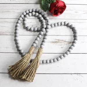 Guirlande de perles en bois avec pompons, style rustique campagnard, gris vieilli, chaîne de perles de prière en bois, décoration murale pour la maison et les fêtes - Product Image 1