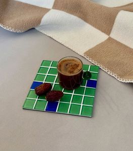 Posavasos de mosaico de vidrio cuadrado rojo y amarillo, protector de superficie de mesa con patrón de tablero de ajedrez, alfombrilla resistente al calor para bebidas, para taza de café - Product Image 4