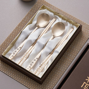Ensemble de cuillères et de baguettes coréennes traditionnelles NOBBAN à motif de fleurs de prunier pour cadeaux touristiques, vaisselle culturelle du patrimoine royal - Product Image 1