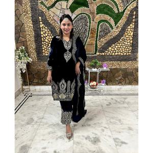 เสื้อปักลายกำมะหยี่สำหรับนักออกแบบด้านล่างสำหรับใส่ทำงานพร้อมแฟชั่น dupatta สีดำจาก fatema - Product Image 1