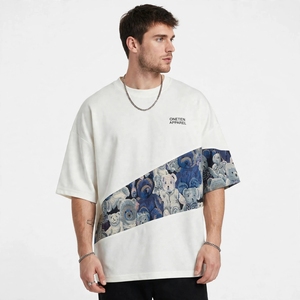 เสื้อยืดผู้ชายทรงปกติสีขาวผ้าฝ้าย 300 กรัม ระบายอากาศได้ดี พิมพ์ลายหมีเท็ดดี้แนวทแยง แขนสั้น สไตล์สตรีทแวร์ ยี่ห้อ ONETEN APPAREL - Product Image 3