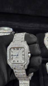 นาฬิกาข้อมือผู้ชายหรูหราแบบขายส่ง ประดับเพชรโมอิสซาไนต์ VVS ระดับพรีเมียม สไตล์ฮิปฮอป ตัวเรือนทองคำขาว/ทองคำเหลือง สแตนเลสสตีล ระบบออโตเมติก สำหรับธุรกิจ หน้าปัดอนาล็อก - Product Image 5