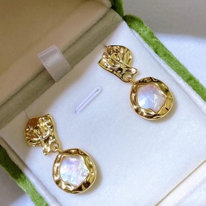 Pendientes Colgantes Estilo Metal Caliente de Otoño, Perlas Naturales de Agua Dulce y Cuentas de Botón, Joyería de Moda Barroca - Product Image 1