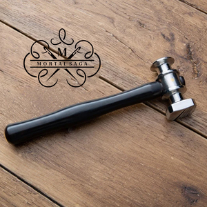 Mortal Saga Marteau de réflexion de style viking luxueux, manche en bois d'ash, acier au carbone, finition polie, design polyvalent et durable - Product Image 1