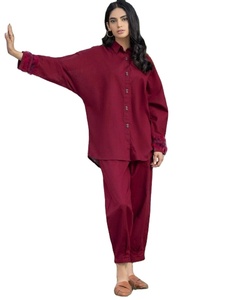 Ensembles de coordination d'hiver élégants et confortables pour femmes Tissus épais monochromatiques de qualité supérieure avec des options de conception modestes - Product Image 1