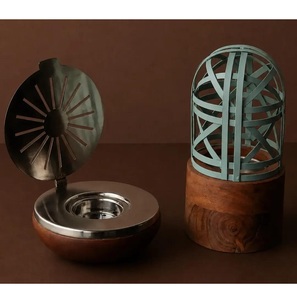 Brûleur d'encens à refoulement en métal au design raffiné avec support, porte-encens d'aromathérapie pour la maison, diffuseur de parfum de luxe islamique - Product Image 1