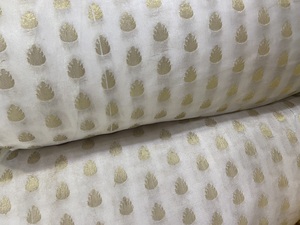 Tissu brocart en nylon 100% teignable |   Textile tissé Jacquard Butti |   Tissu à motif floral métallique en forme de goutte d'eau |   44 pouces - Product Image 3
