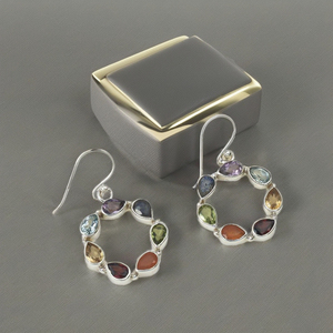 Pendientes de piedras preciosas multicolor en plata de ley 925 con engaste clásico en bisel plateado, pendientes modernos para mujer. - Product Image 2