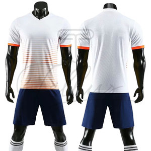 Tenue de football de haute qualité 2026 en polyester, maillot de football à col rond avec short, uniforme de football avec nom d'équipe personnalisé - Product Image 2
